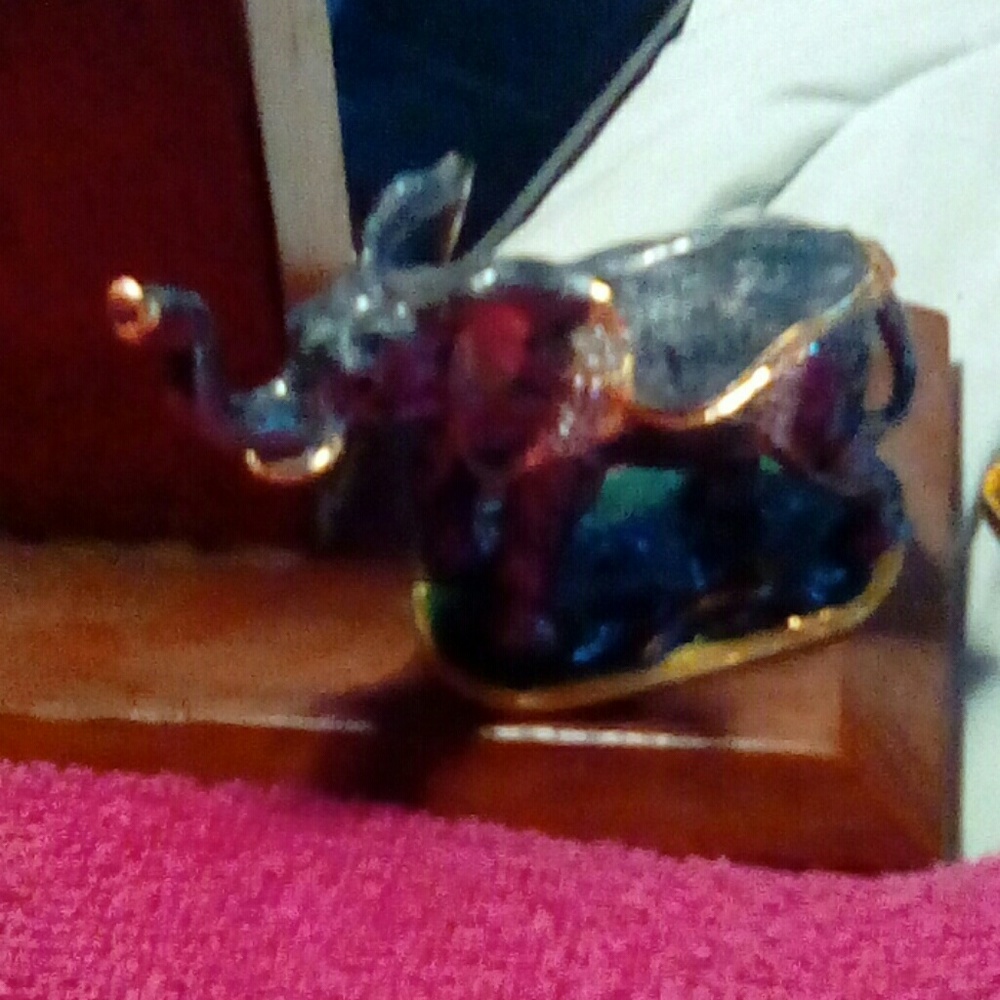 Hinged elephant on green grass